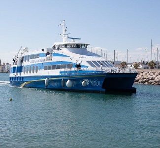 El nou Ferry Barcelona-Sitges arriba al port