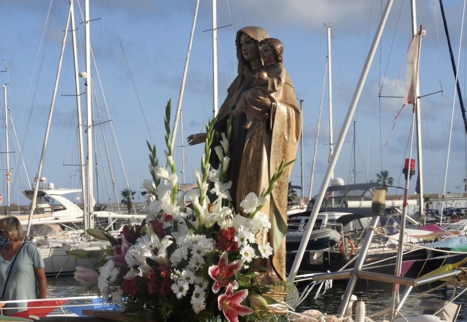 Havaneres, rom cremat i Processó de les Barques, en honor a la patrona dels pescadors